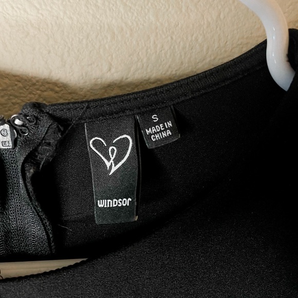 Windsor gown rhinestone feathers - Picture 5 of 8